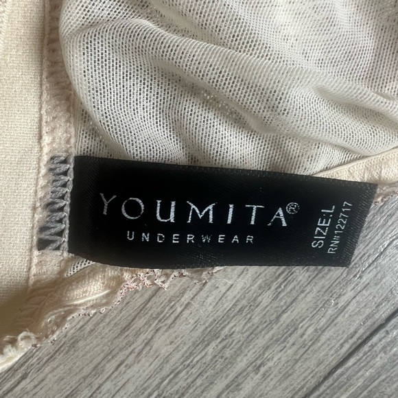 Youmita stretch Lace backless halter bra. Sz L - Picture 5 of 6